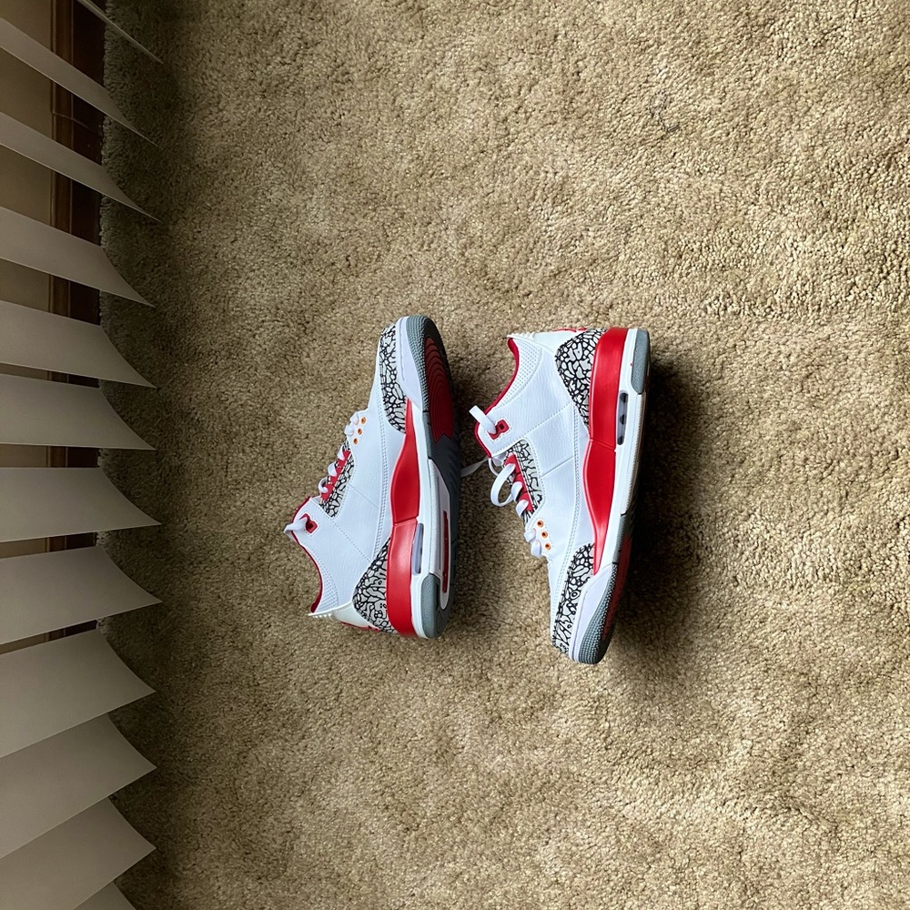 Size 9.5 - Jordan 3 Retro Mid Cardinal Red